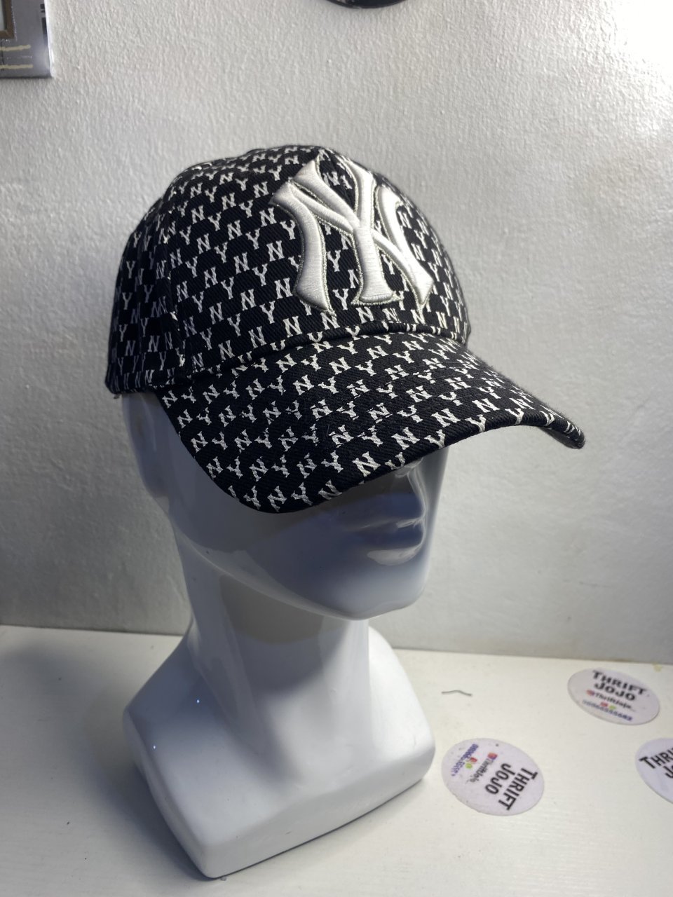 Caps